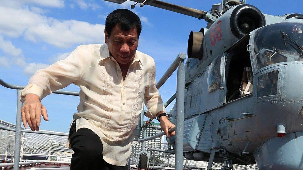 Duterte visits navy warship of Russia"s Pacific Fleet docked in Manila