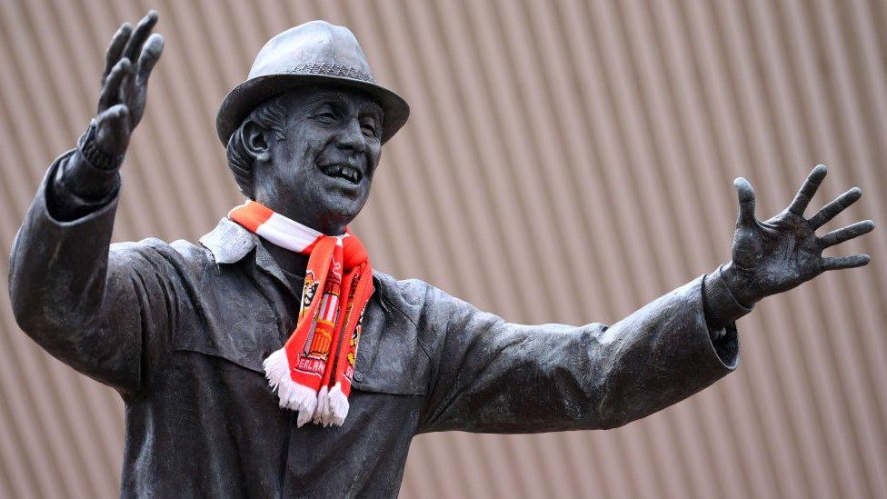 Bob Stokoe statue