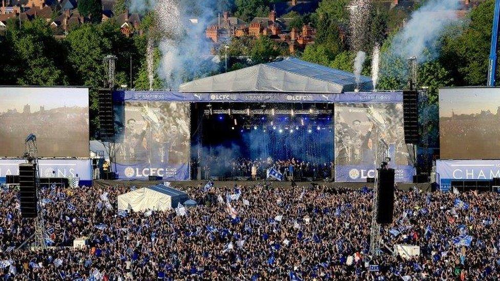 LCFC trophy lift moment