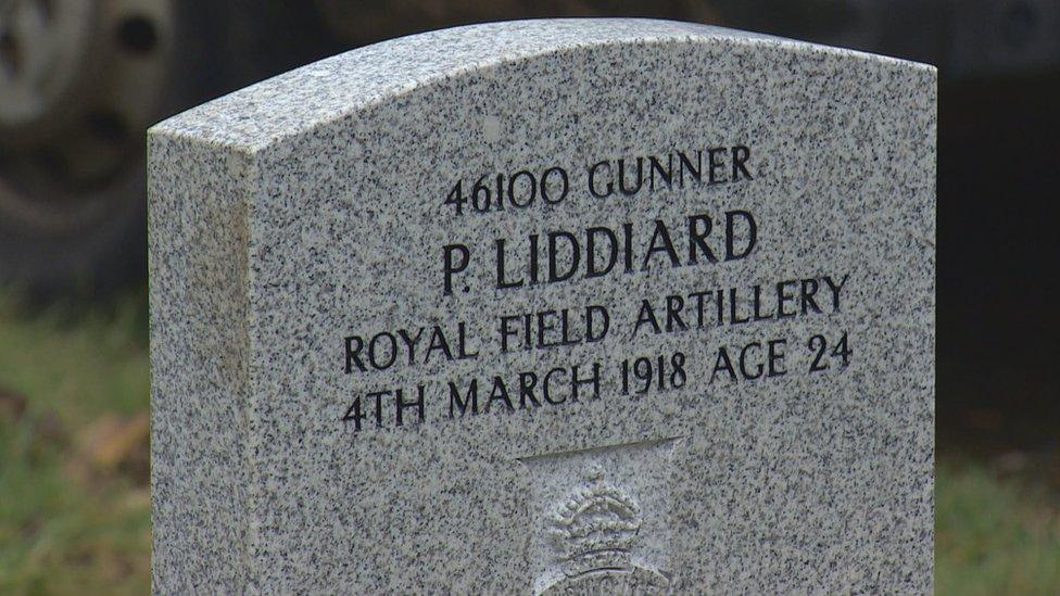 Gravestone for Gunner Peter Liddiard who died during WW1