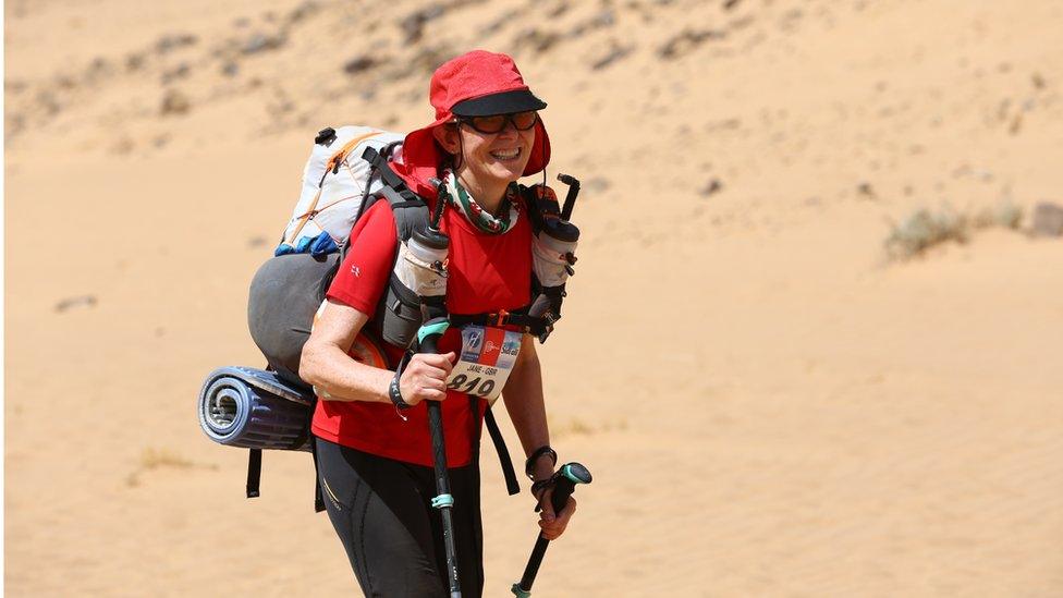 Jane yn gwneud Marathon de Sables