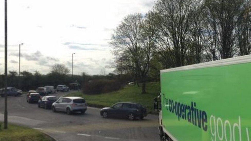 Kidlington roundabout traffic - Wolvercote roadworks - on Tuesday 19 April 2016