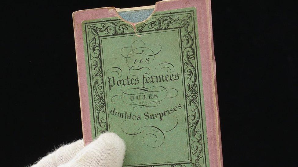 Book sleeve of 'Les Portes Fermées Ou Les Doubles Surprises'