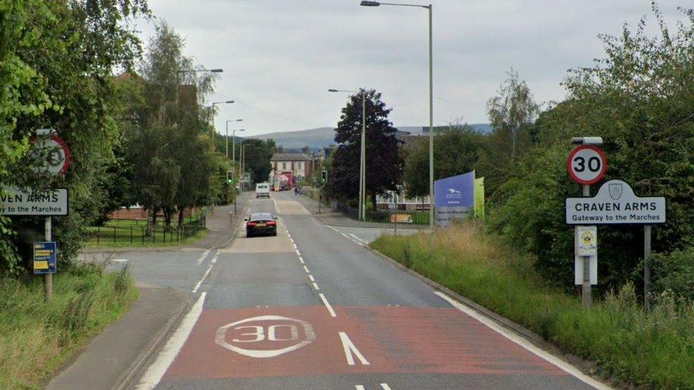 Access into Craven Arms from the A49