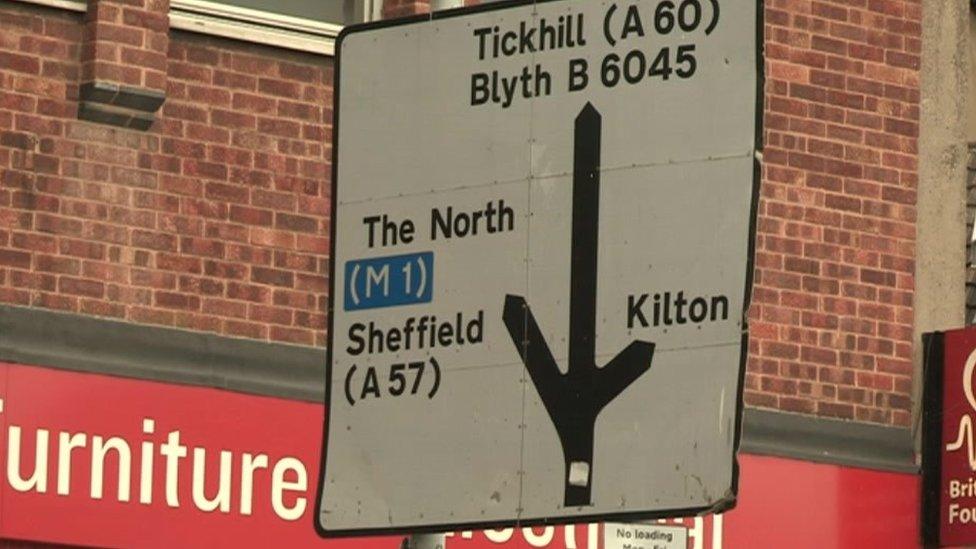 Sign pointing to the north