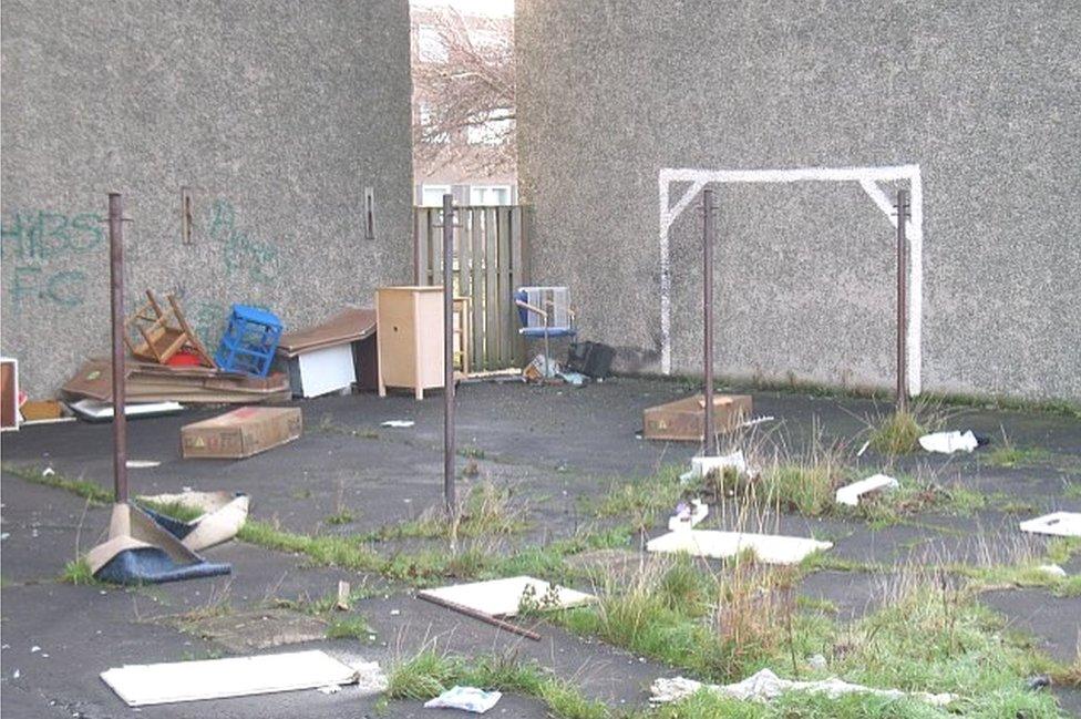 Low-rise flats at Greendykes in Edinburgh before they were demolished in 2009