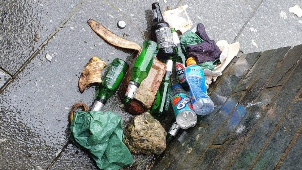 rubbish outside Snowdon cafe