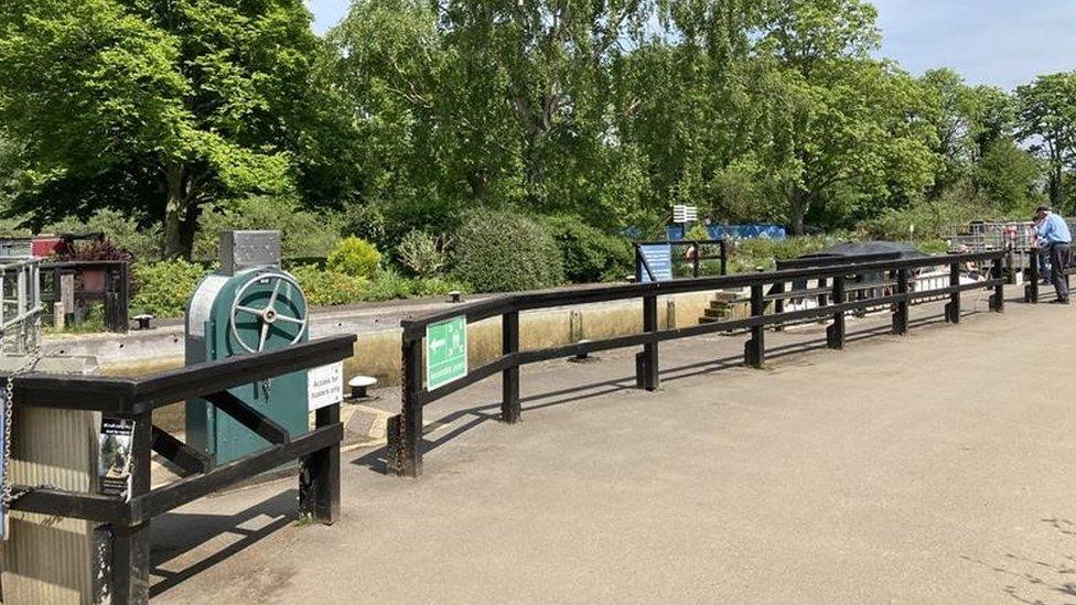 Abingdon lock