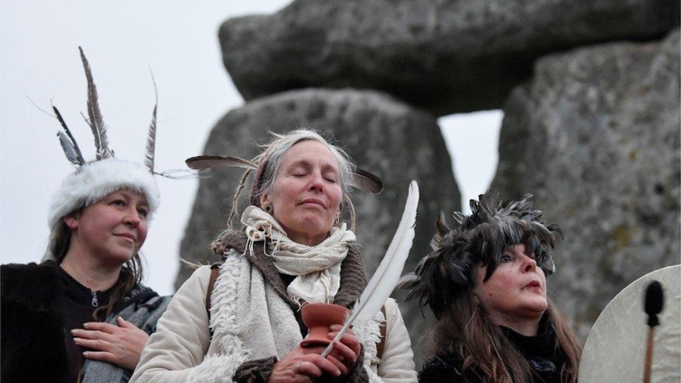 three-women-infront-of-stonehenge