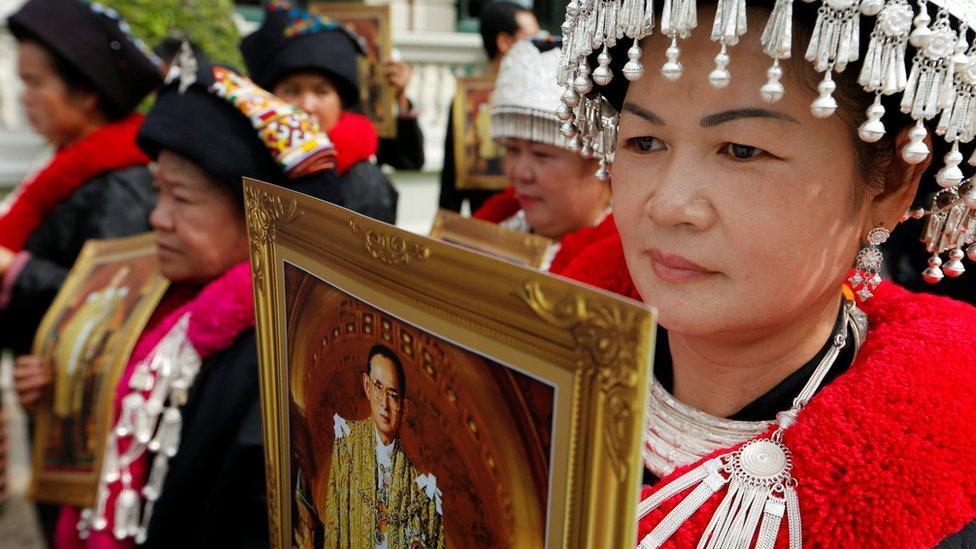 Thai mourners line-up to pay tribute at the Grand Palace in Bangkok, Thailand, 29 October 2016