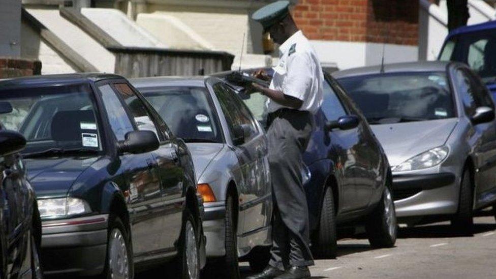 traffic warden issues parking fine