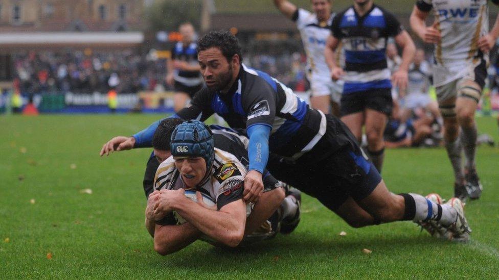 Justin Tipuric yn sgorio