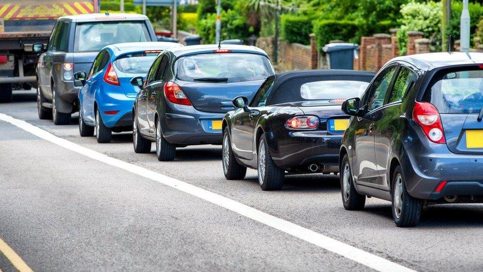 traffic queuing in a single file