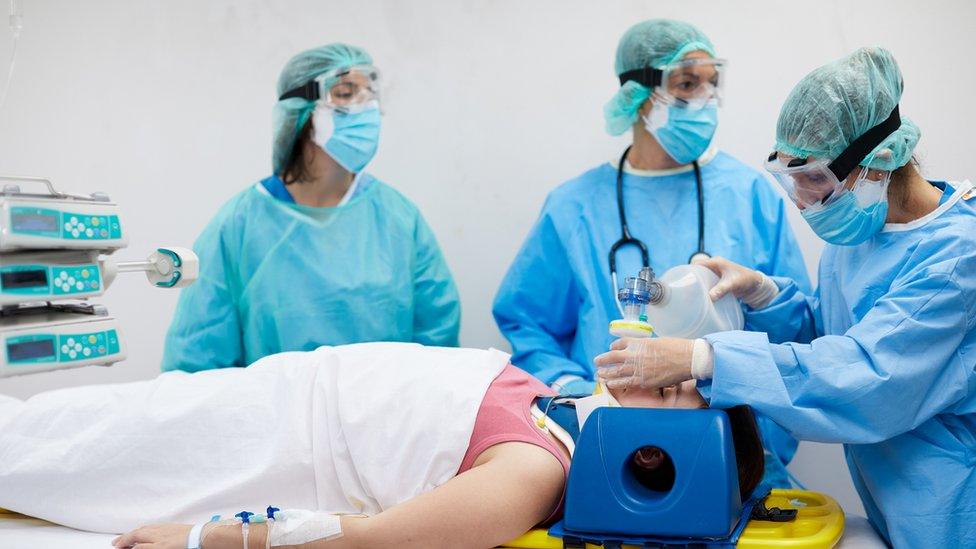 Emergency unit with doctors in PPE