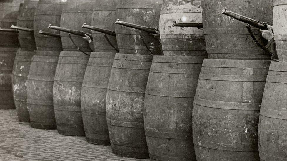 Barrel barricade in Dublin 1916