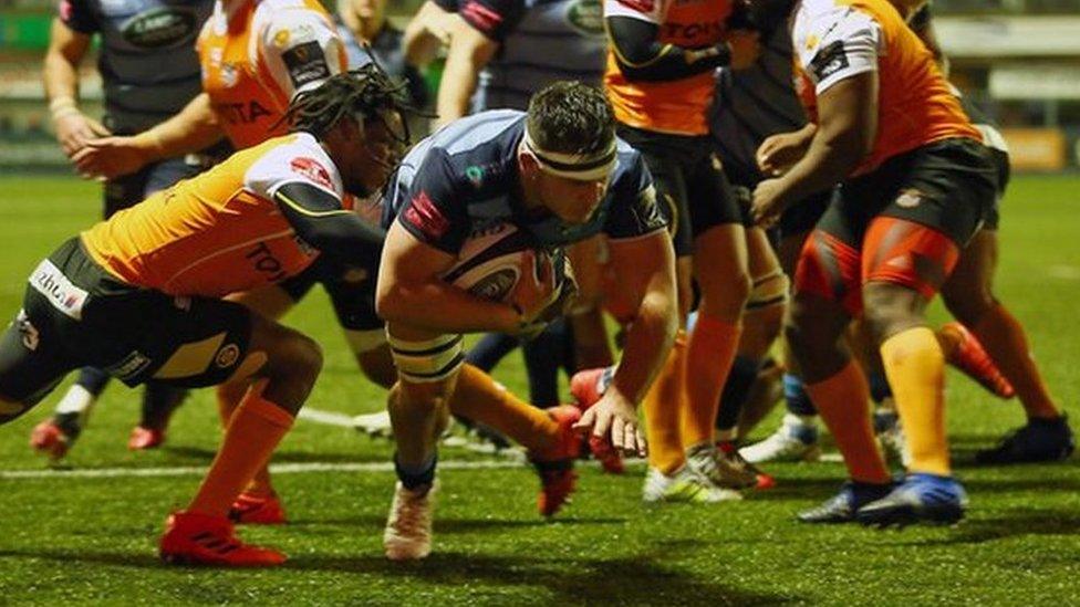 Ellis Jenkins yn sgorio ail gais y Gleision