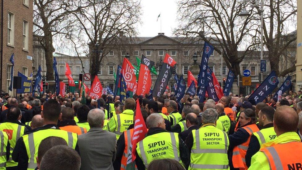 Bus Éireann workers on strike in Dublin