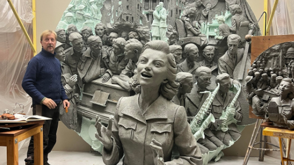 Dame Vera Lynn statue