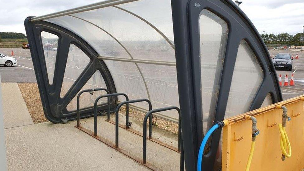 Bicycle shelter