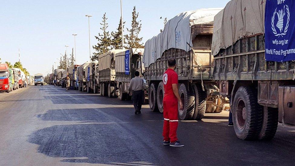 A handout picture made available on the website of Syrian Arab Red Crescent showing an aid convoy of 31 trucks preparing to set off to deliver aid to Urum al-Kubra (19 September 2016)