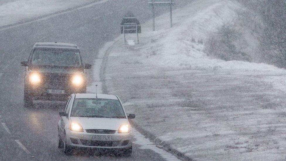 Cars driving through the snow in the Brecon Beacons