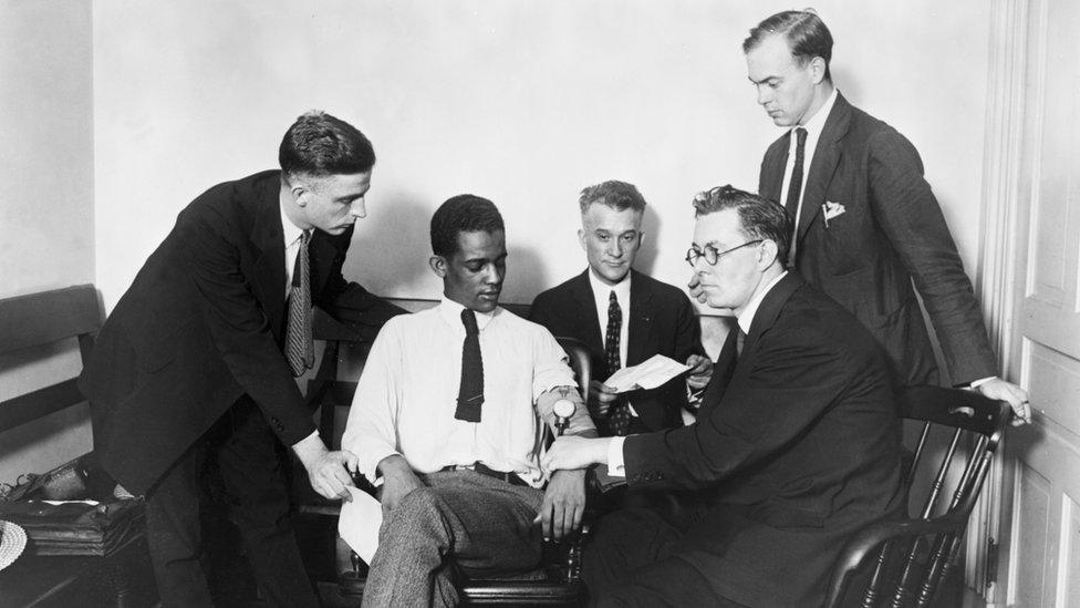 Washington officials experimenting with an early polygraph, August, 1922.