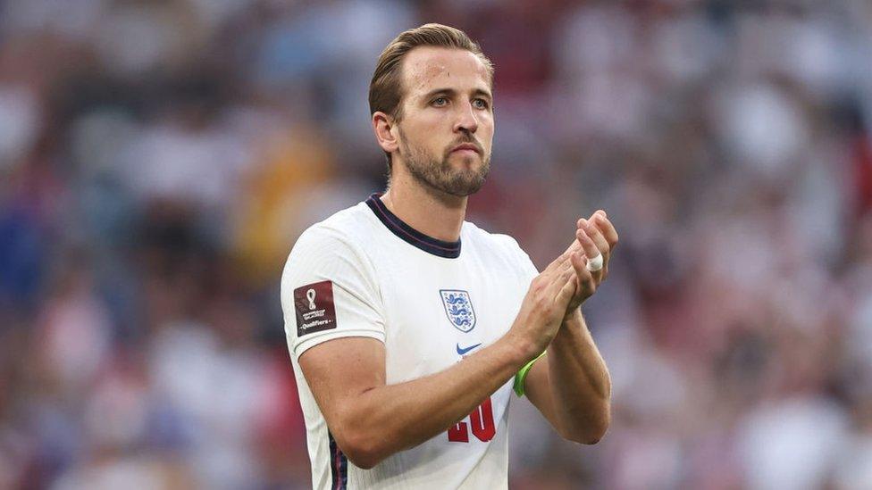 Harry-Kane-playing-for-England