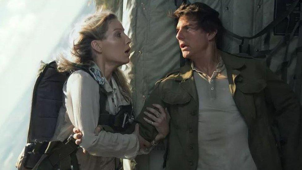 Annabelle Wallis and Tom Cruise scream before Annabelle evacuates the plane