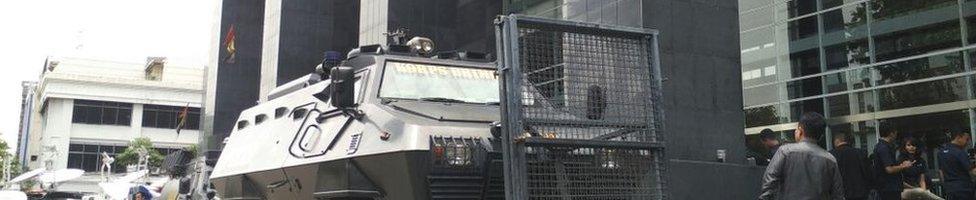 Picture of security forces outside the Jakarta court on 27 October 2016