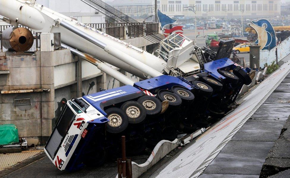 A view of a collapsed crane following typhoon Megi, in Hualien County, eastern Taiwan, 28 September 2016.