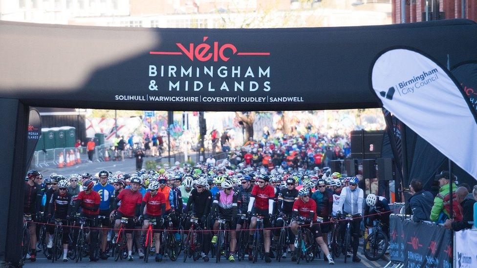 Cyclists at the start