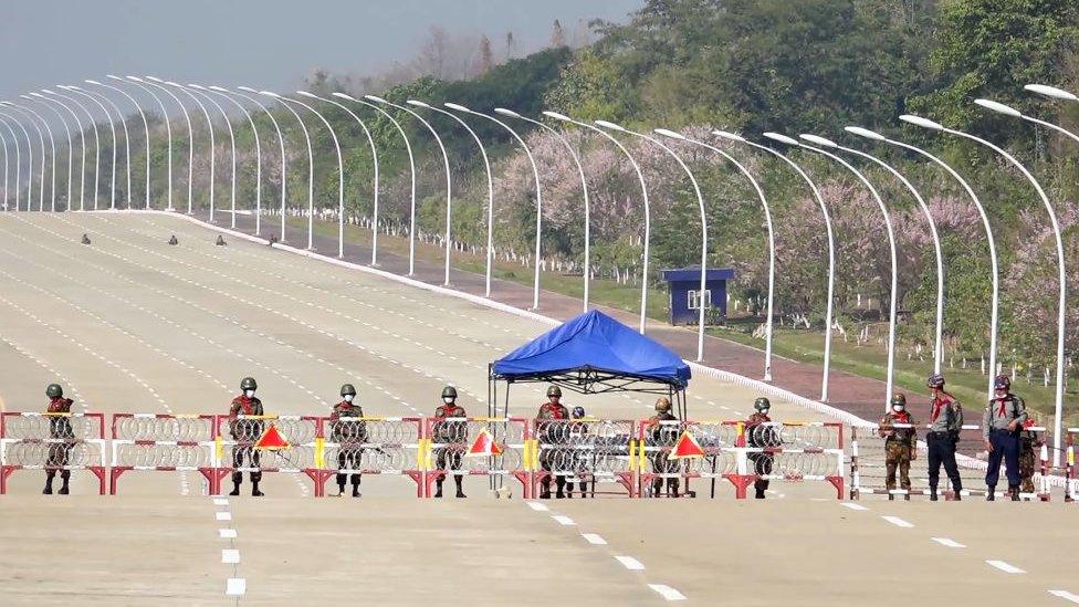 soldier-blocking-road-myanmar.
