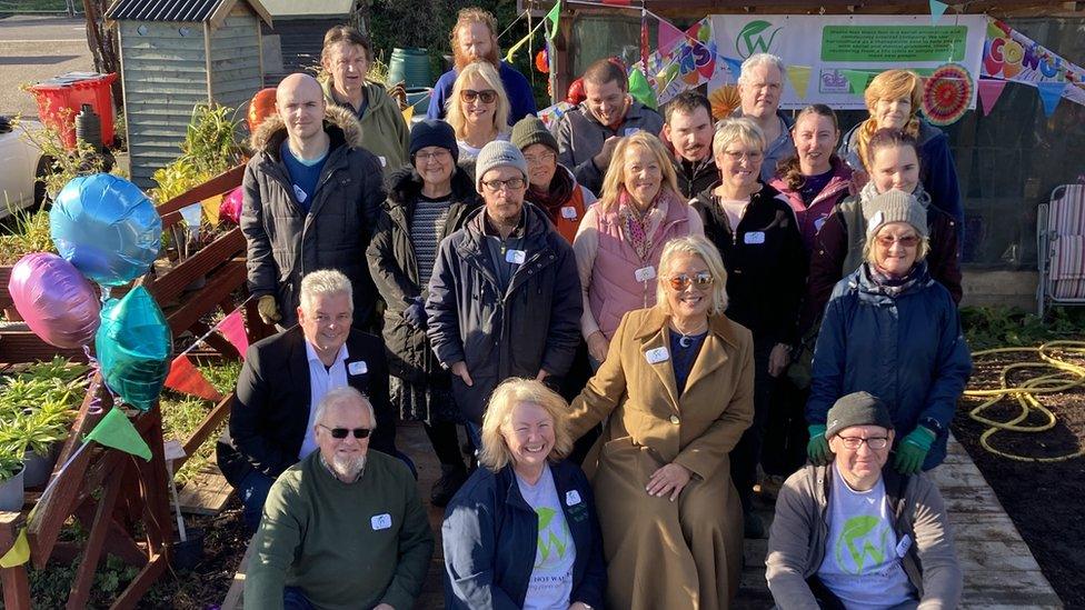 Kim Wilde with volunteers