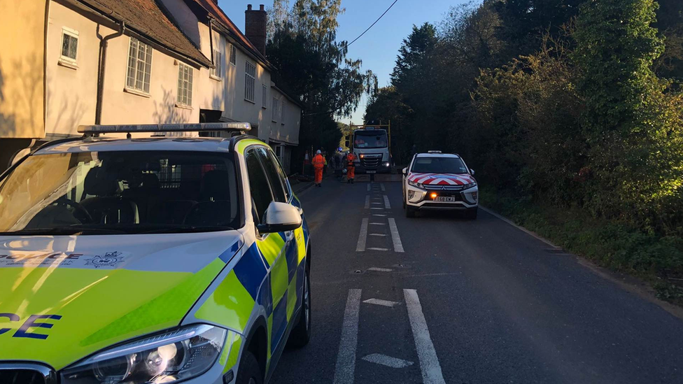 Abnormal load passing along the A140