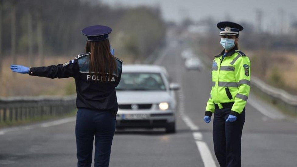 A Romanian police checkpoint near Tandarei, 4 Apr 20