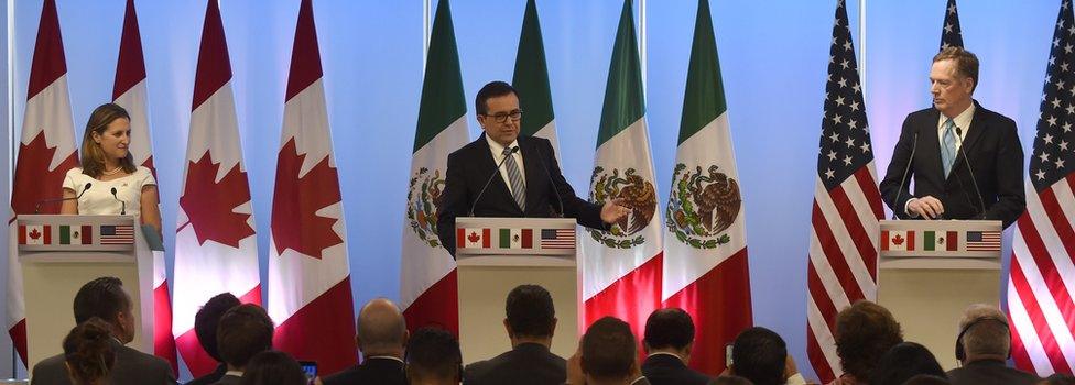 A press conference during Nafta talks