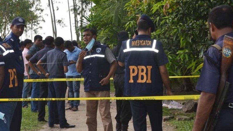 Bangladeshi police officials, Rangpur, 3 Oct