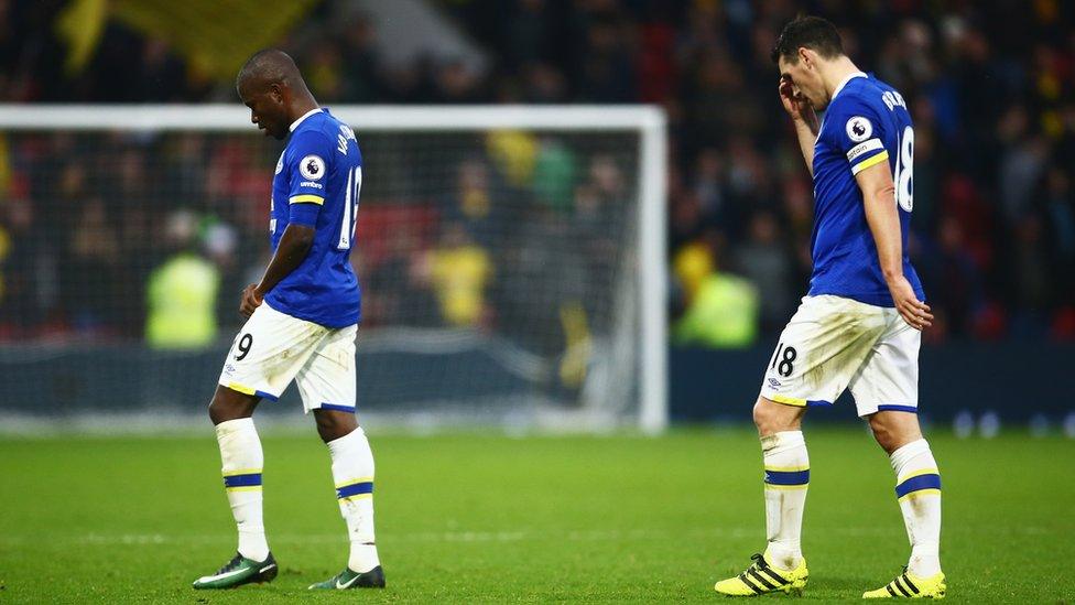 Enner Valencia and Gareth Barry of Everton look dejected