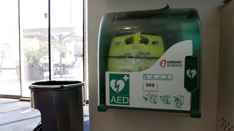 Defibrillator