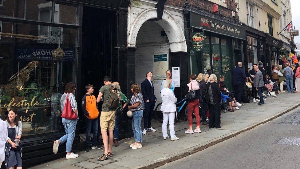 Crowd on Wyle Cop last year