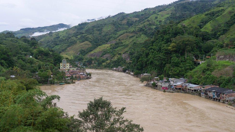 A view of communities along the river Cauca in Colombia