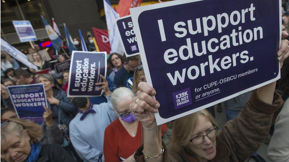 Hands off Workers Rights held a rally outside the Ministry of Labour on University Avenue in support of the education workers. 1 Nov 2022