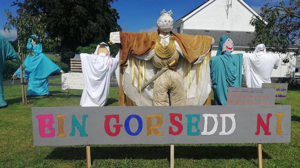 Gorsedd Llanddewi-Brefi, a oes heddwch?