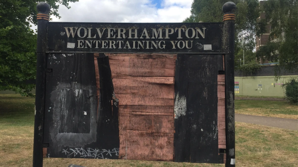 A sign in the underpass saying "Wolverhampton: Entertaining you"