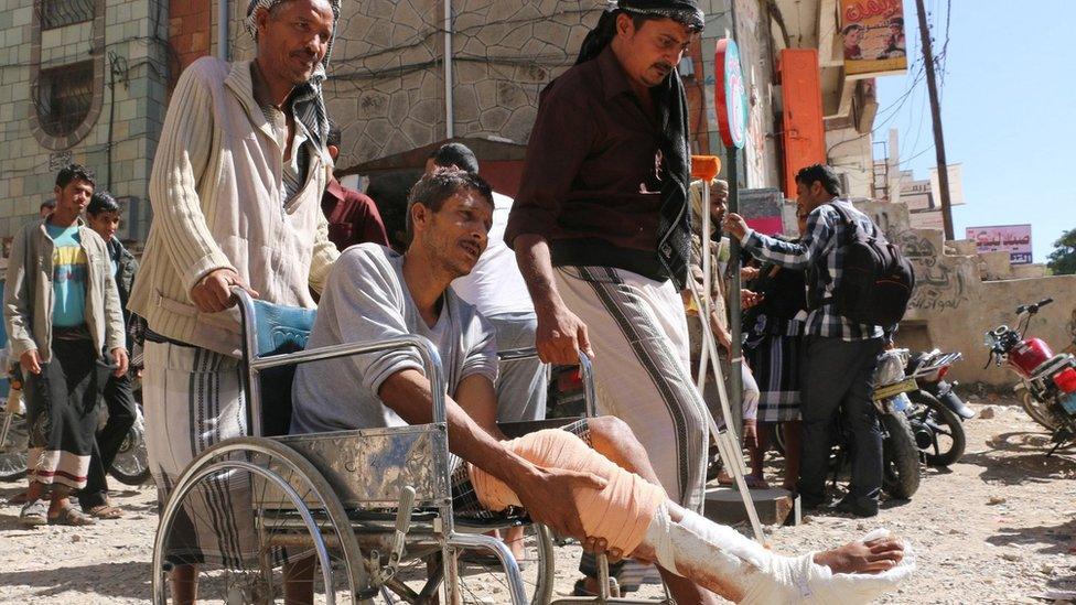 Wounded people gather during a protest demanding treatment and an end to the blockade imposed by Houthi rebels on the city of Taiz, Yemen (23 November 2015)