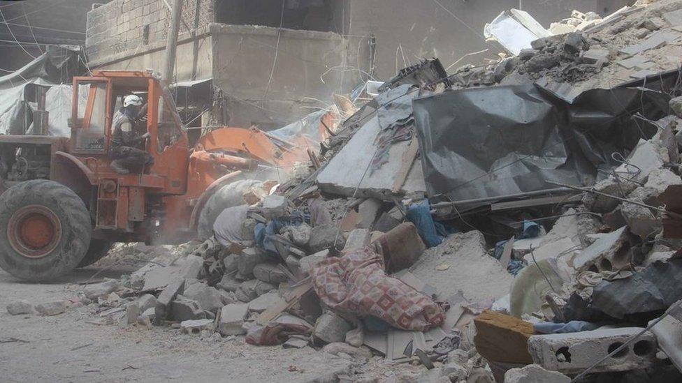 A bulldozer clears away the rubble in the Fardous district of Aleppo (12 October 2016)