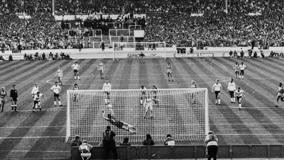 Stuart Beavon scoring a penalty in the Simod Cup final in 1988