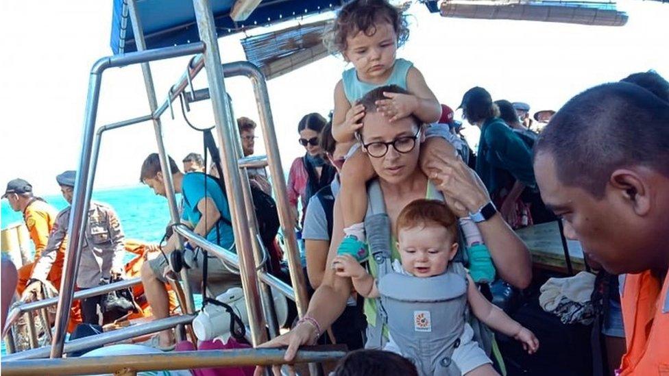 Tourists being evacuated from Gigi Trawangan, north of Lombok