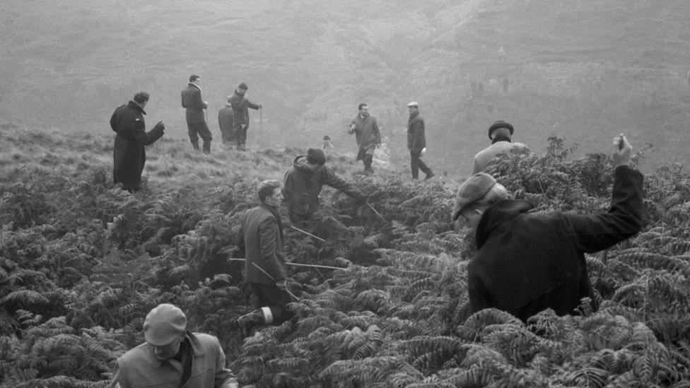 Police searching for bodies on Saddleworth Moor