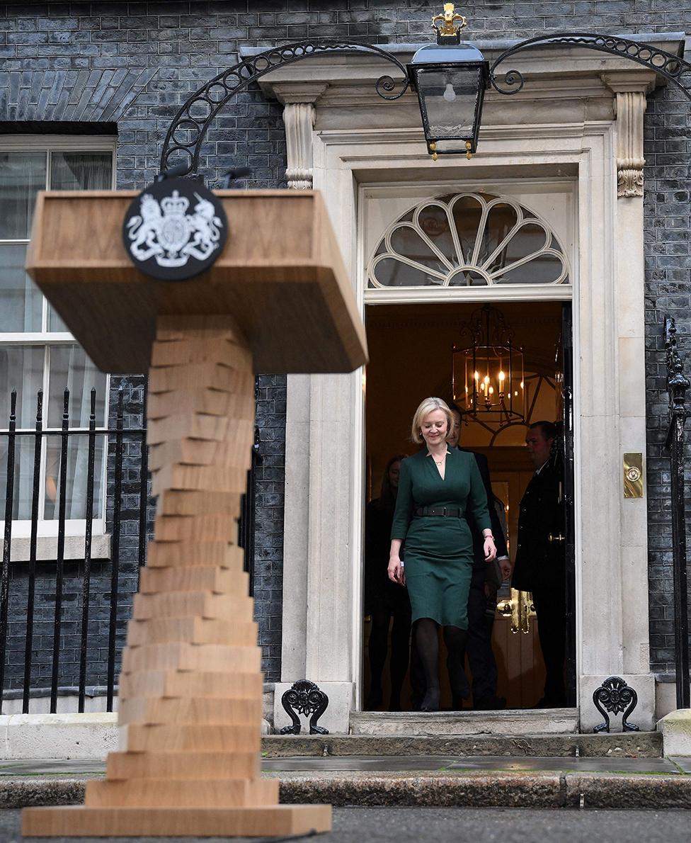 Liz Truss steps up to the lectern outside Downing Street on 25 October 2022